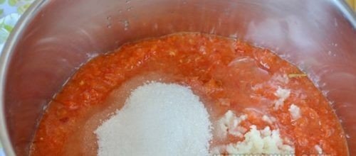 Аджика из помидор и чеснока рецепт классический без варки