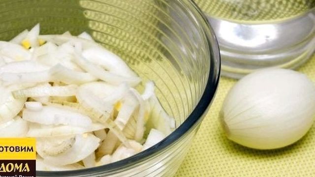 Рецепт маринованного лука в уксусе быстро в домашних