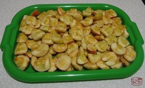 Яблоки ломтиками печеные на пару